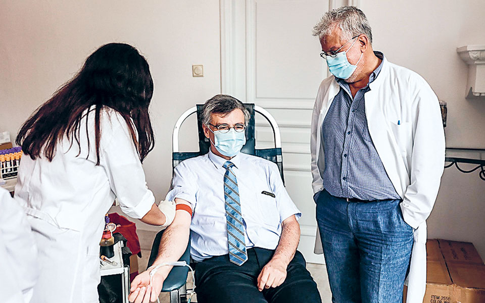 Μια ξεχωριστή αιμοδοσία έγινε χθες στον κήπο του Προεδρικού Μεγάρου-1