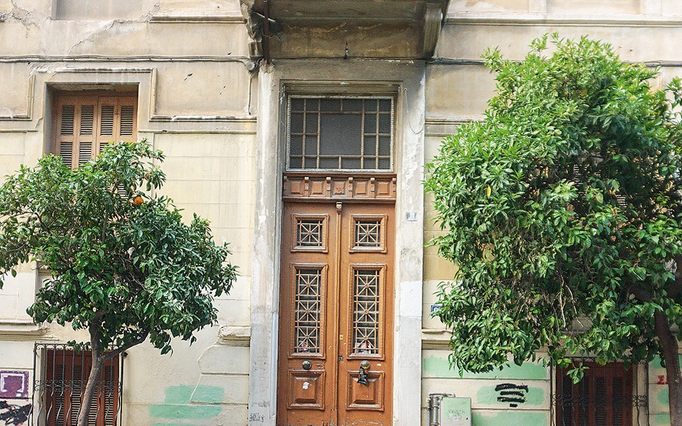 στην-οδό-ραγκαβή-νησίδες-αστικής-ποίη-561405454