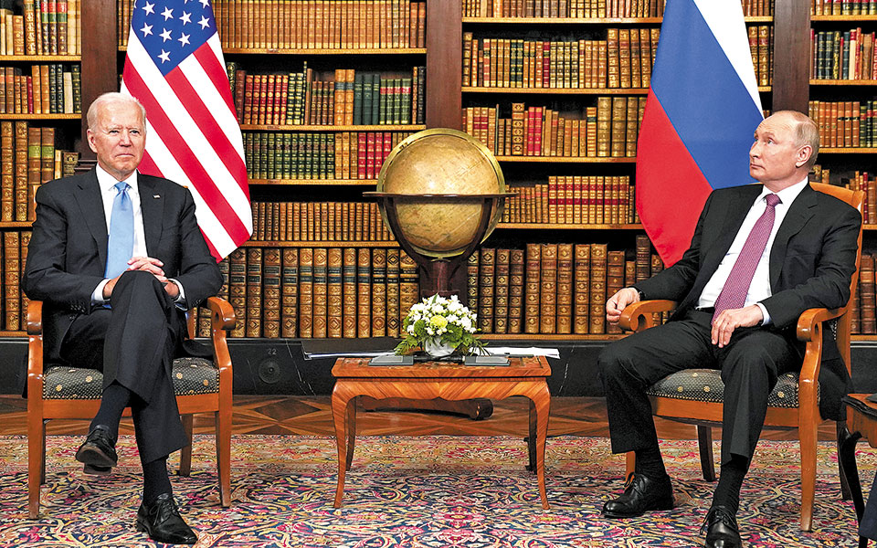 μπάιντεν-πούτιν-realpolitik-με-χαμηλές-προσδ-561402301