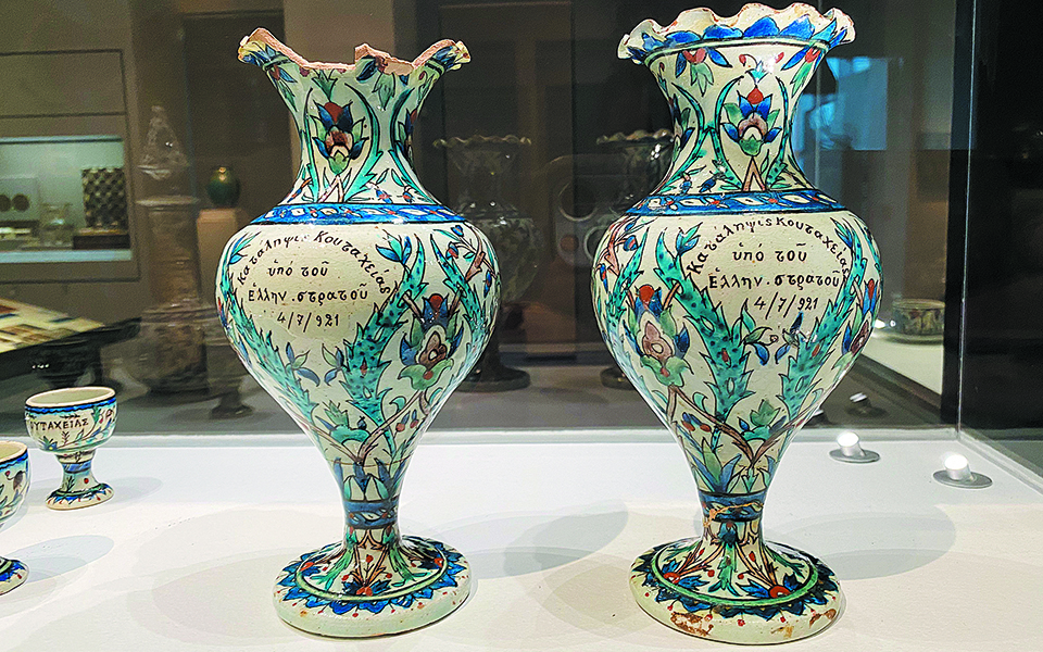 Εύθραυστη μνήμη από πηλό στα συγκινητικά «Ενθύμια Κιουτάχειας» στο Μουσείο Ισλαμικής Τέχνης-1