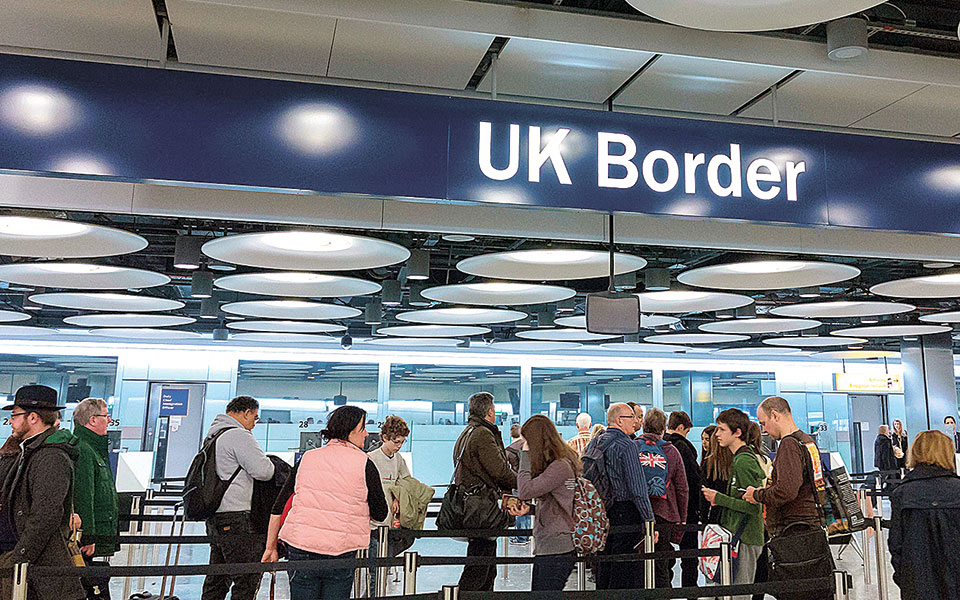 στο-36-οι-αιτήσεις-ευρωπαίων-για-εργασί-561403876