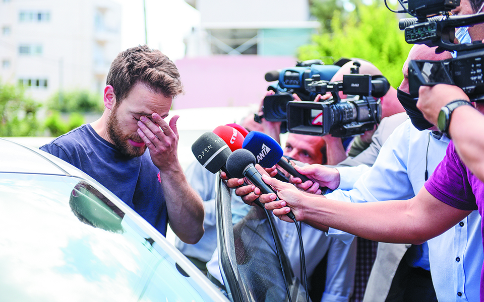 γλυκά-νερά-το-θρίλερ-των-38-ημερών-σκην-561404416