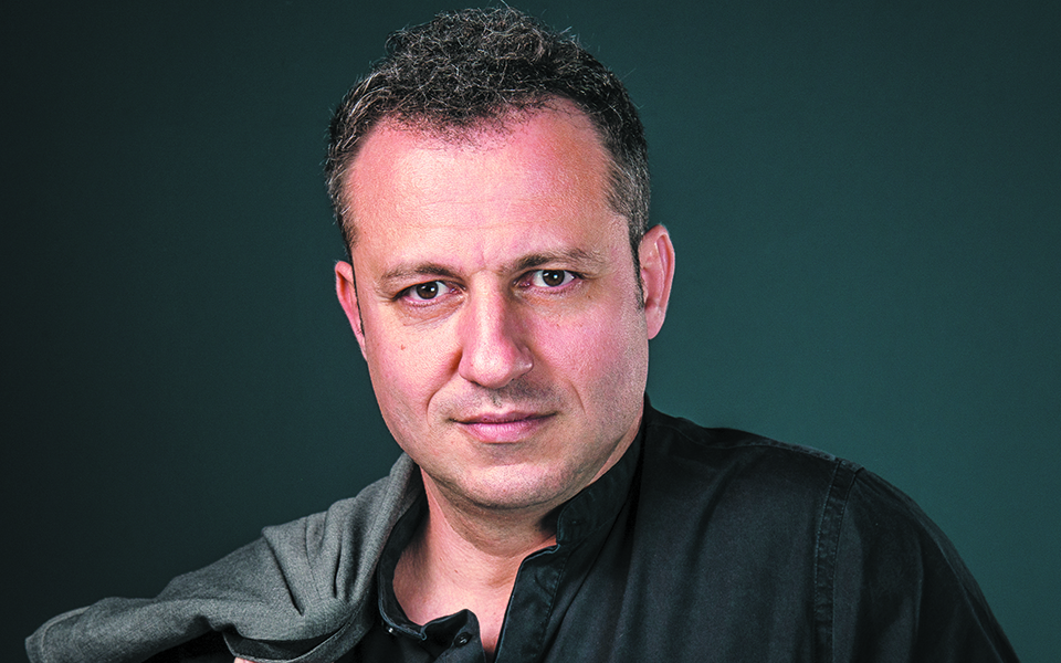 ένα-εικοσιτετράωρο-με-τον-τραγουδιστ-561411676