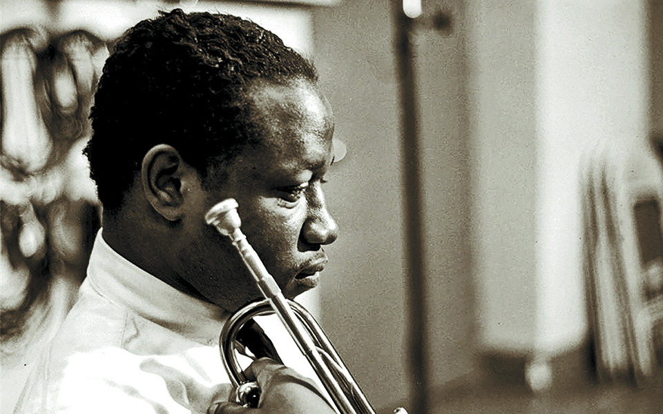 η-τρομπέτα-που-έπαιζε-τη-μουσική-των-θε-561411604