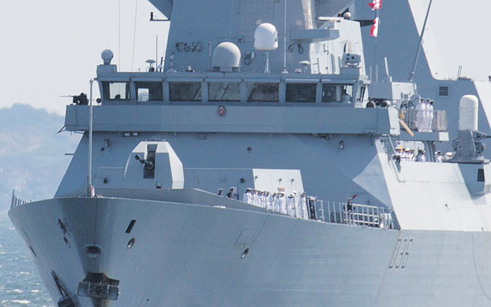 ρωσικά-πυρά-εναντίον-βρετανικού-αντι-561409384