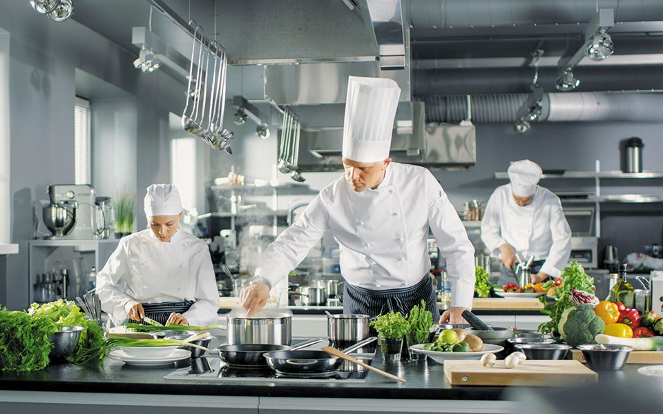 έλλειψη-προσωπικού-σε-εστίαση-τουρισ-561409984