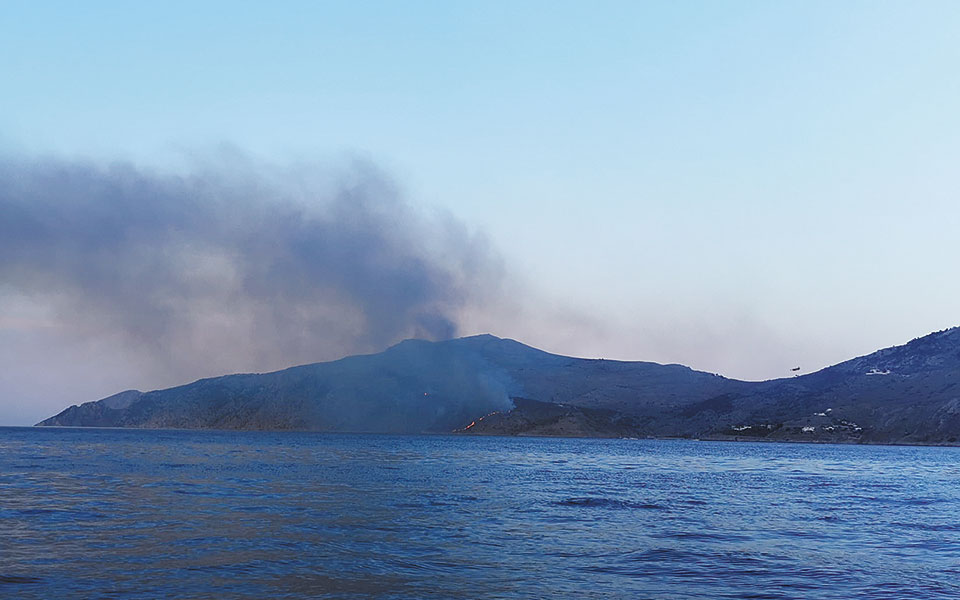ύδρα-πρόβλημα-δυσοσμίας-από-την-πυρκα-561409501