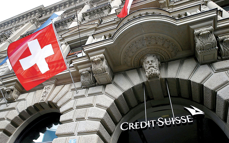 credit-suisse-αναζητεί-σανίδα-σωτηρίας-υπό-ασφυκ-561412603