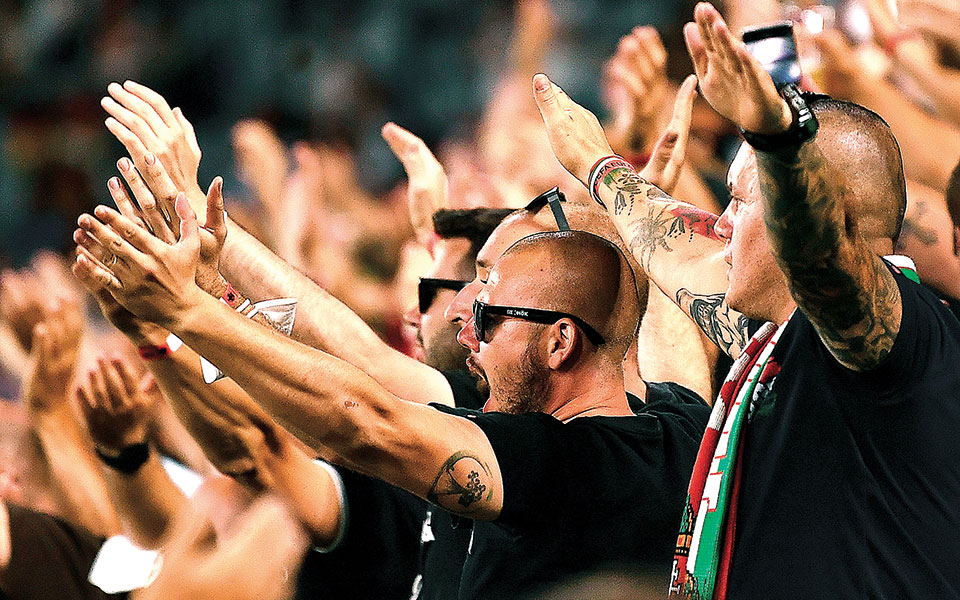 euro-2021-στο-γήπεδο-επεκτάθηκε-η-αντιπαράθε-561412648