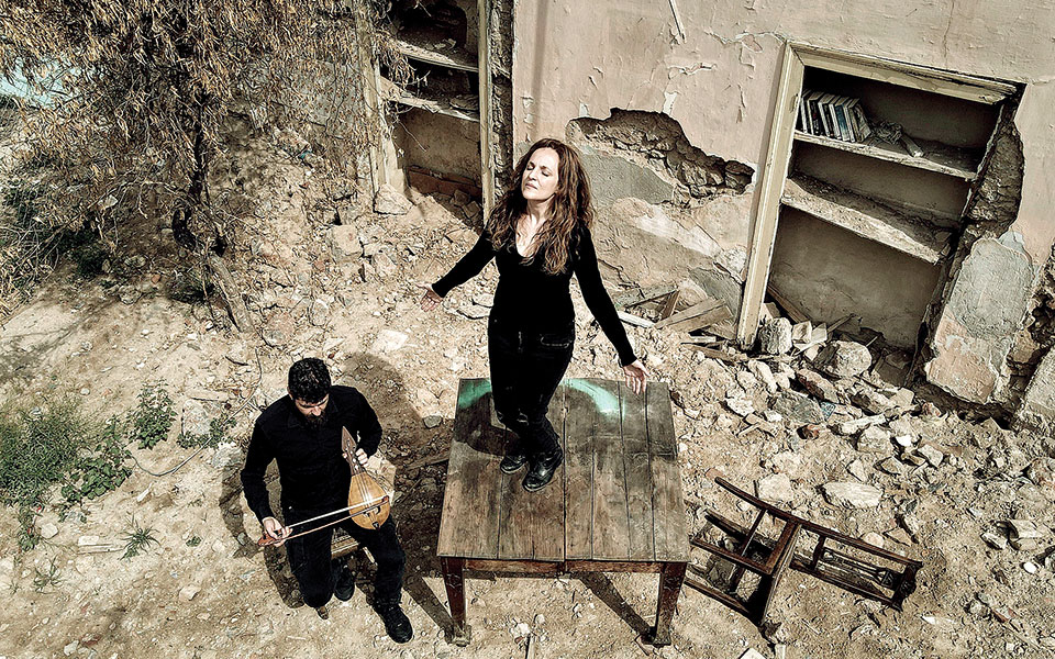 ο-εθνικός-μας-ποιητής-διαλογίζεται-στ-561412714