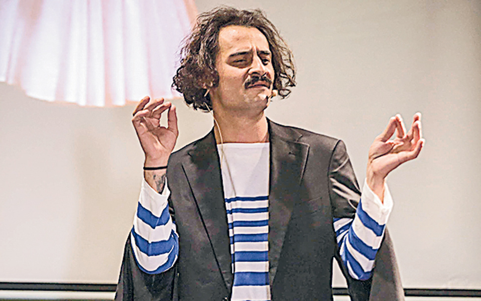 εθνικό-ντεφιλέ-με-πασαρέλα-φώτα-και-561414877