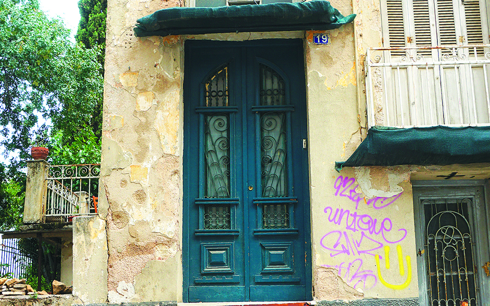 το-ακτινωτό-αστέρι-της-πλατείας-βαρνά-561411622