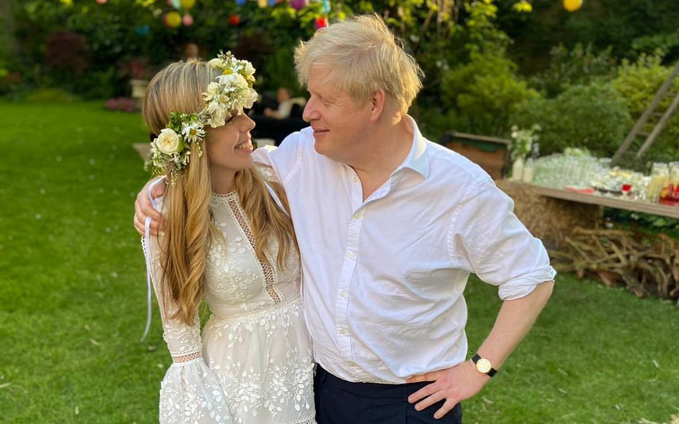η-σύζυγος-του-boris-johnson-επέλεξε-νυφικό-έλληνα-561383590