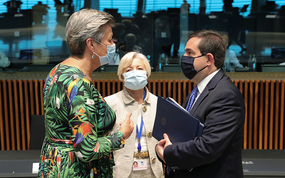 τα-ηχητικά-κανόνια-και-οι-υποχρεώσεις-561394579