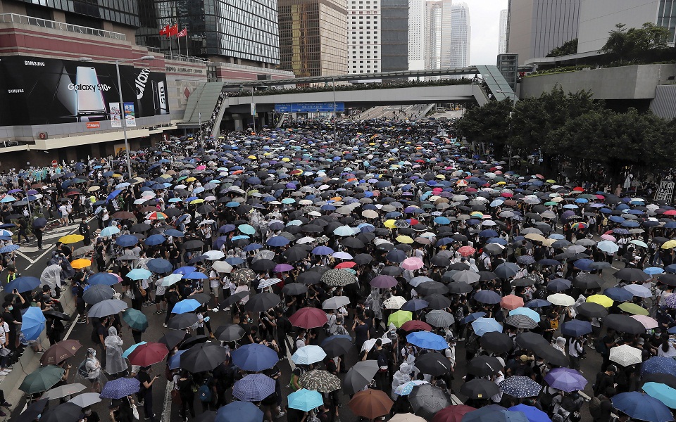 Χονγκ Κονγκ: Η μεγάλη φυγή από το καταδυναστευόμενο μελίσσι (εικόνες)-2