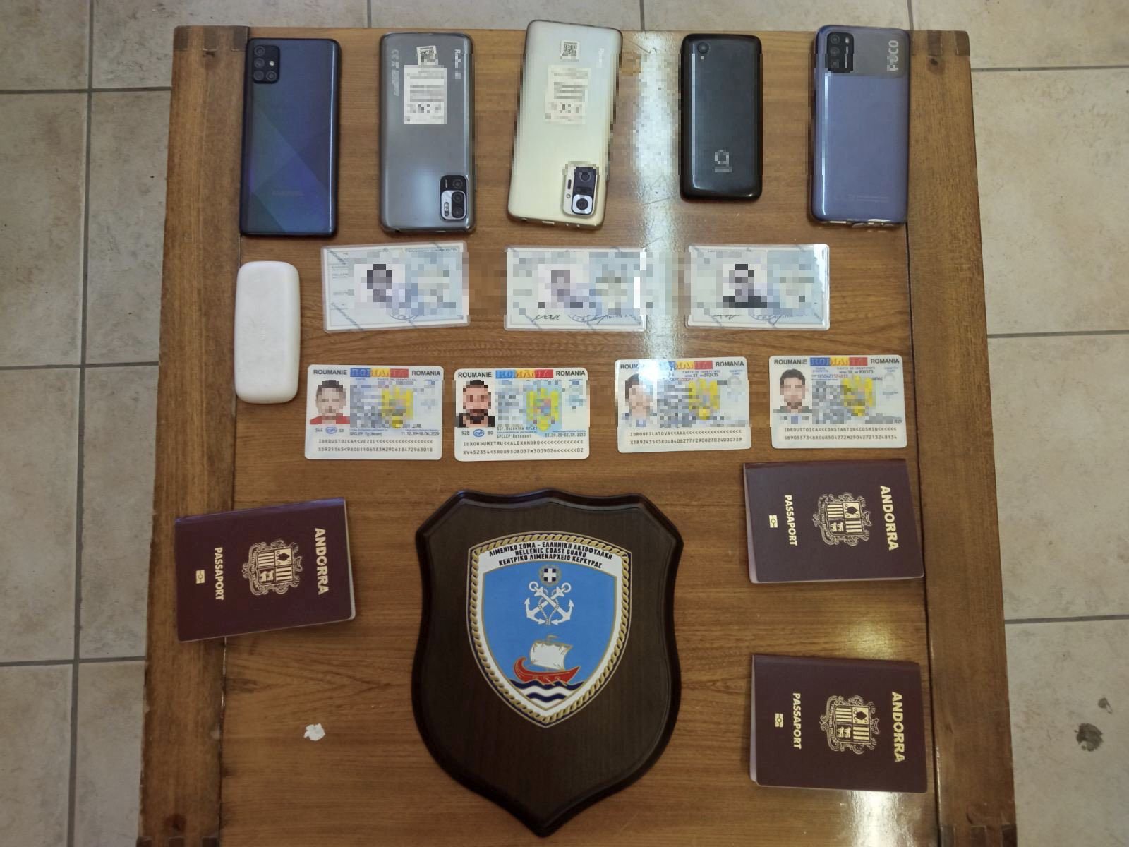 Στα «δίχτυα» του Λιμενικού διακινητές αλλοδαπών εν δράσει (εικόνες)-2