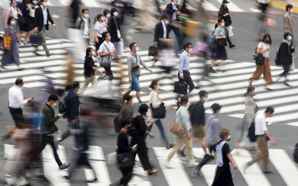 ανάκαμψη-πολλών-ταχυτήτων-μετά-την-πα-561383560