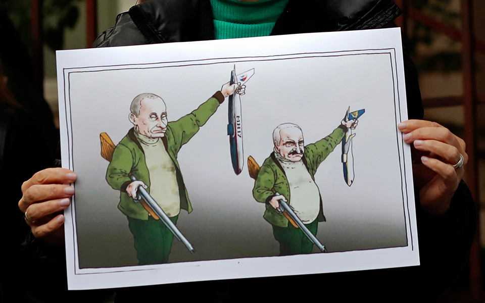 η-δύση-διευρύνει-και-ισχυροποιεί-συντ-561406759