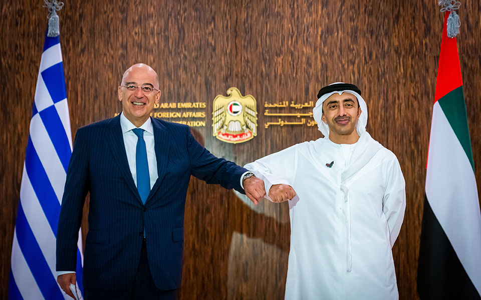 κινήσεις-της-άγκυρας-φέρνουν-κοντά-αθ-561393259