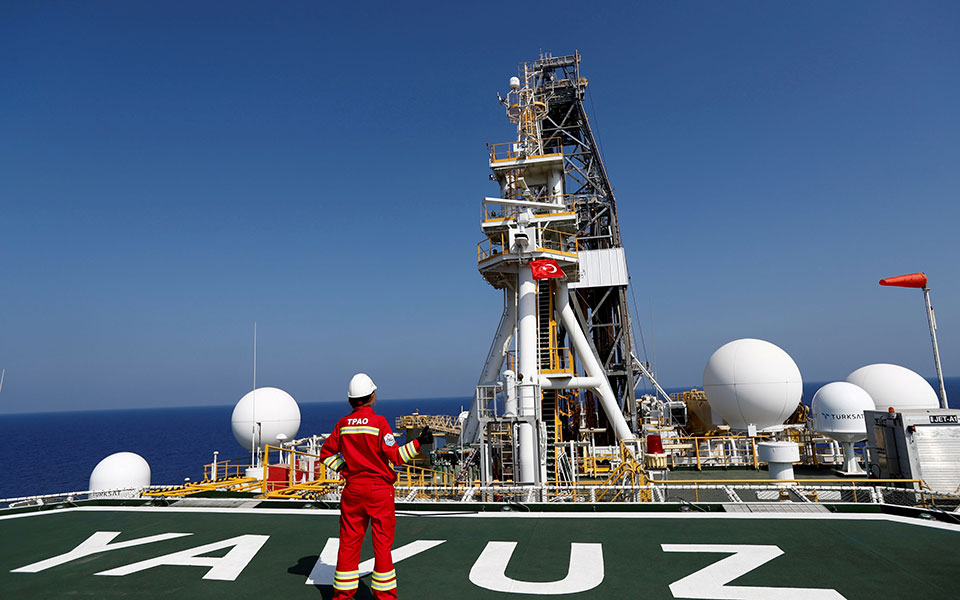 συνεχίζει-να-απειλεί-με-νέες-γεωτρήσ-561391252