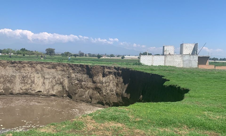 μεξικό-τρύπα-70-μέτρων-απειλεί-να-καταπ-561386416