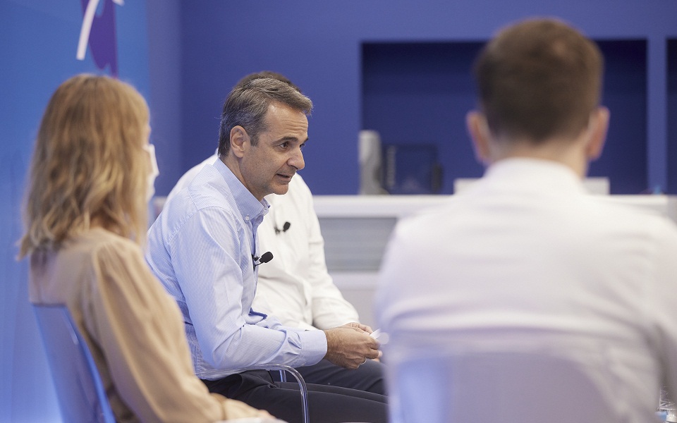 κυρ-μητσοτάκης-στους-νέους-αρπάξτε-τι-561413065