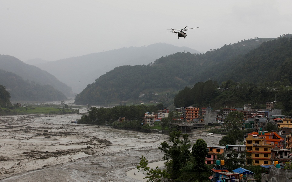 Ιμαλάια: Τουλάχιστον 17 νεκροί από εκτεταμένες πλημμύρες (βίντεο)-1