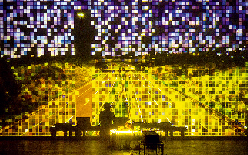 ο-μαξ-κούπερ-ηλεκτρίζει-το-ηρώδειο-561407281