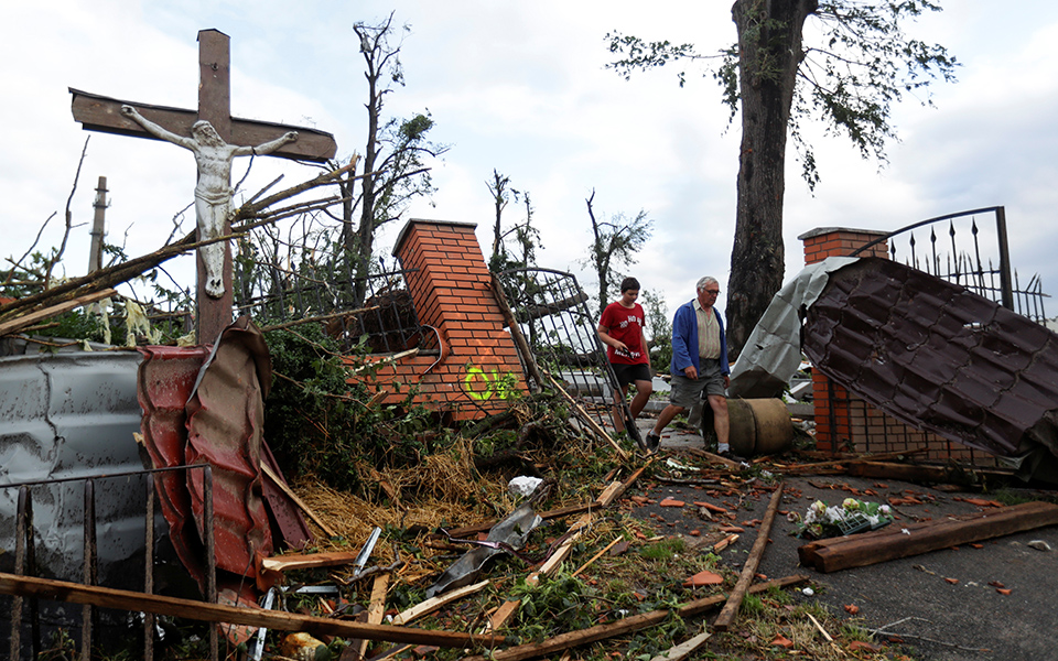 σπάνιος-ανεμοστρόβιλος-χτύπησε-τη-561411496