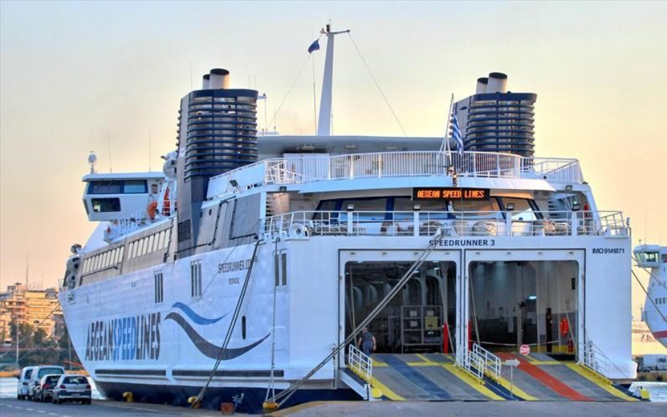 τηλεφώνημα-για-βόμβα-στο-speedrunner-3-αποβιβά-561398815