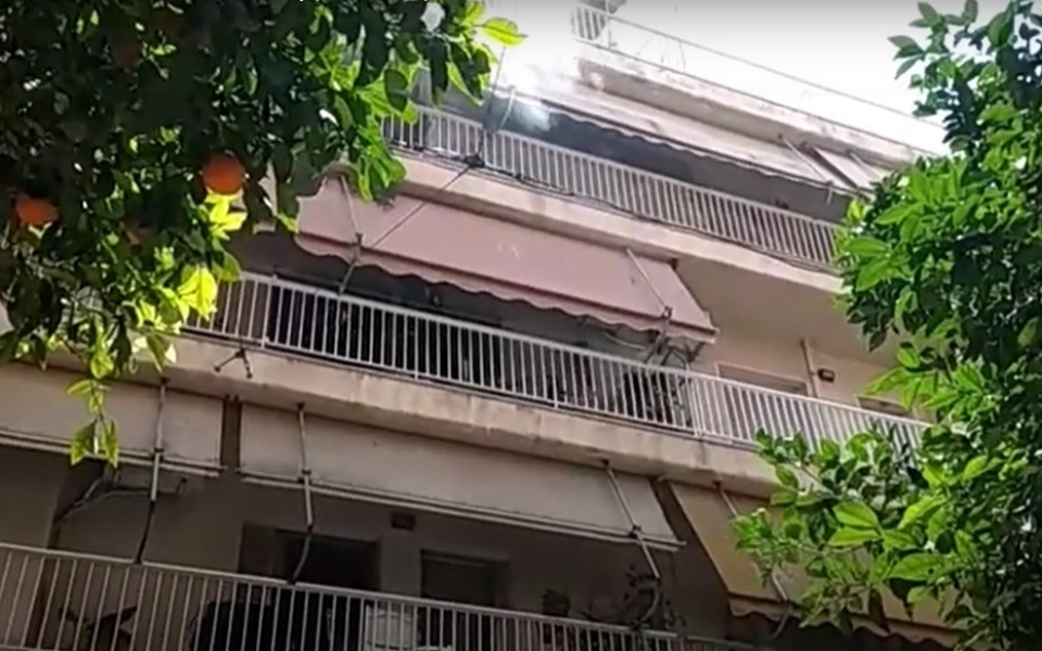 γκύζη-ένας-νεκρός-από-πυρκαγιά-σε-διαμ-561393877