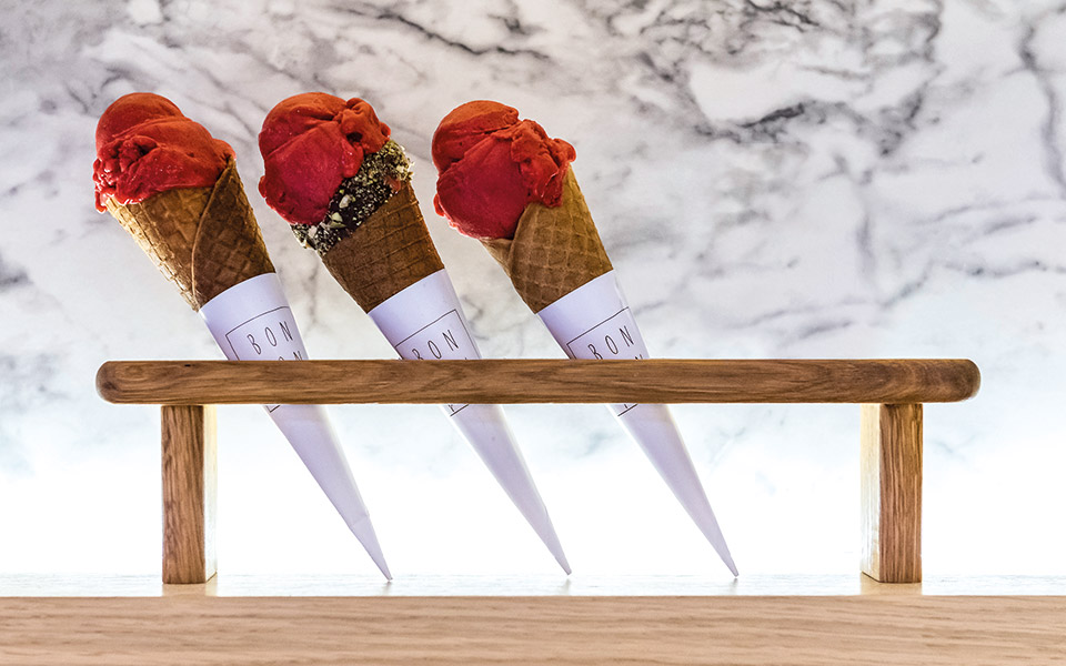 φρούτα-νερό-ζάχαρη-561384160