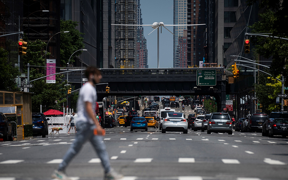Ενα τεράστιο στρατιωτικό drone πάνω από τα κεφάλια των Νεοϋορκέζων (εικόνες)-1