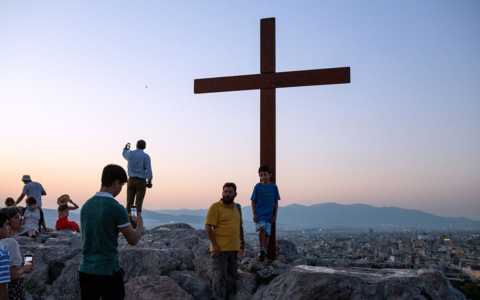 στον-ιερό-βράχο-του-αρείου-πάγου-τίμησ-561416080