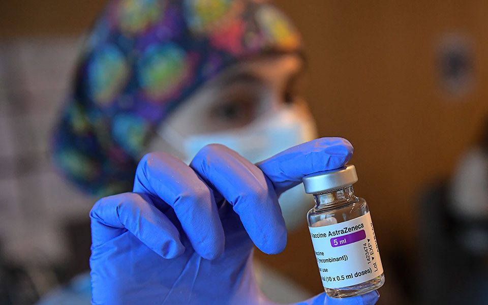 εμβόλιο-astrazeneca-νέες-οδηγίες-ema-για-τις-θρομβ-561385183