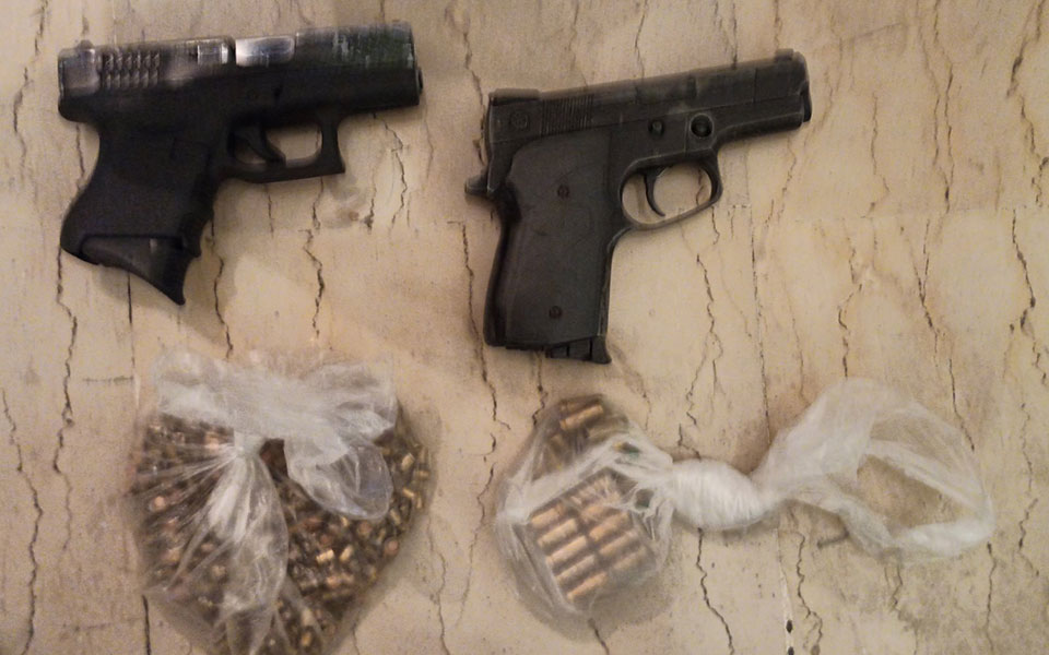 Τέσσερις συλλήψεις διακινητών ναρκωτικών – Βίντεο από την έφοδο της ΕΛ.ΑΣ.-2