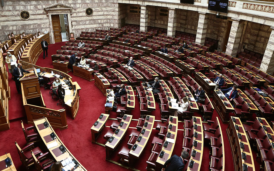 live-η-συζήτηση-στη-βουλή-για-το-εργασιακό-561401260