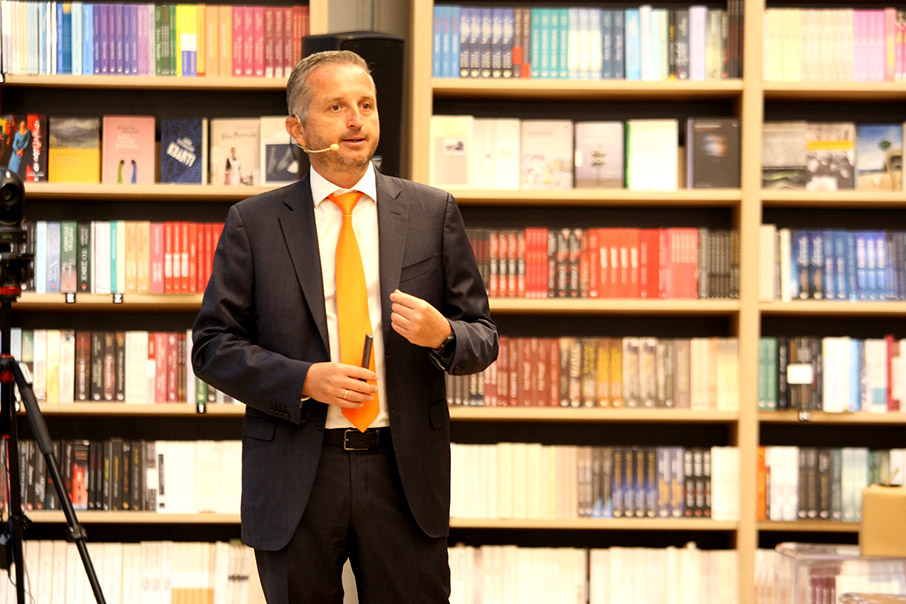 Νέο Public στο Golden Hall: Πρότυπη εμπειρία και καινοτόμες υπηρεσίες για τους καταναλωτές-1