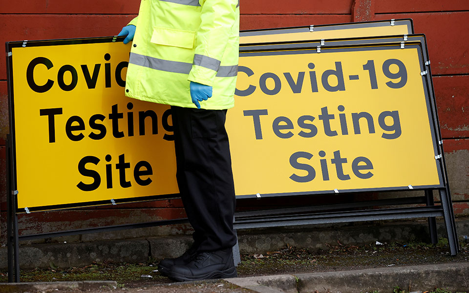 βρετανία-μόνο-28-κρούσματα-covid-στους-58-000-συμ-561412105