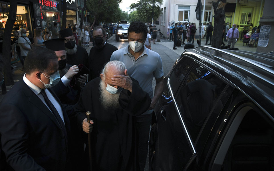 Επίθεση με βιτριόλι στη Μονή Πετράκη: Τα νεότερα για την υγεία των Μητροπολιτών-3