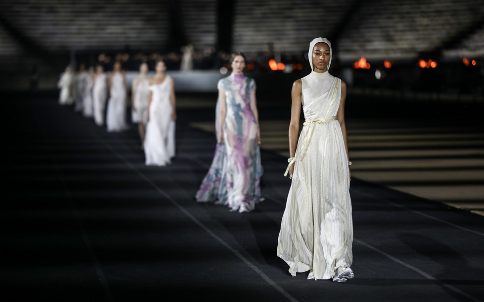 Επίδειξη Dior: 400 προσωπικότητες και διασημότητες παρακολούθησαν το ντεφιλέ (εικόνες)-1