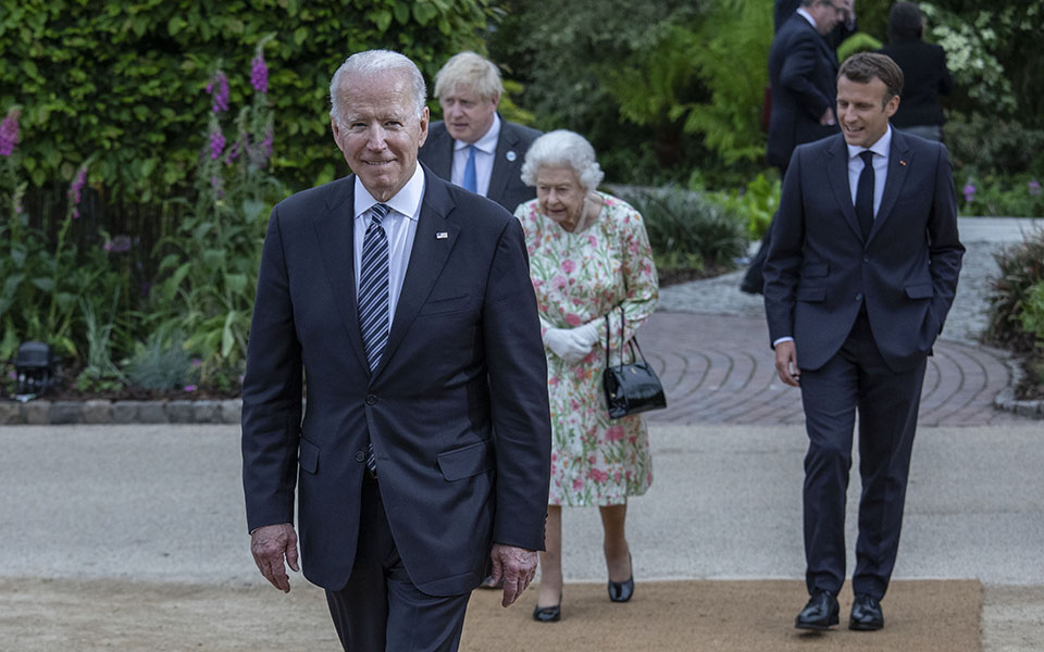 η-βασίλισσα-ελισάβετ-θα-υποδεχθεί-το-ζ-561398041