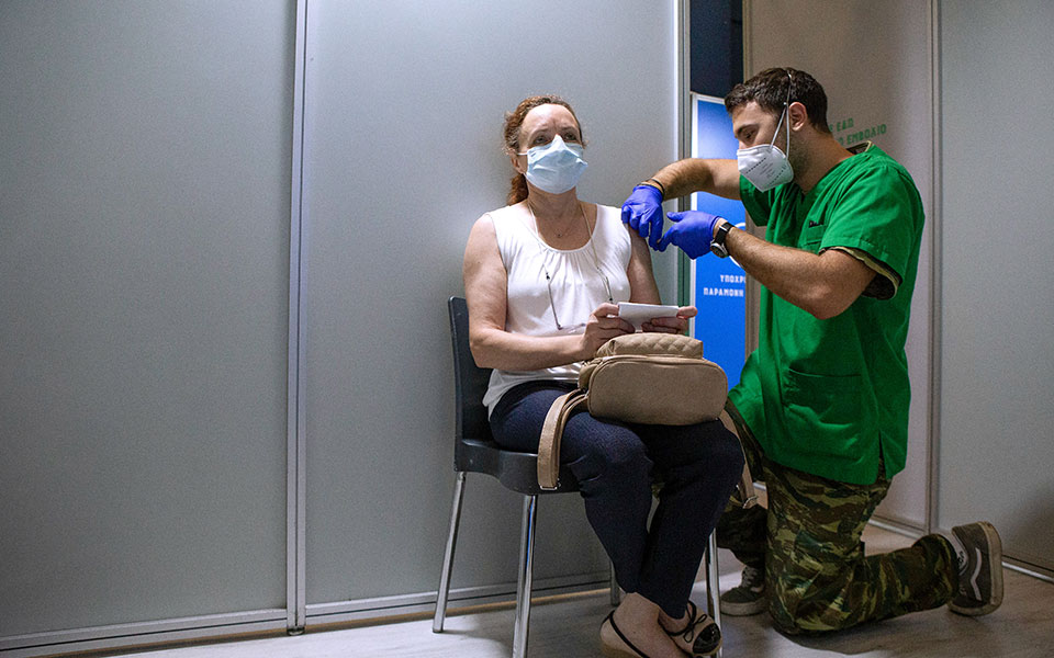 άμεσα-ξεκινούν-οι-κατ΄οίκον-εμβολιασ-561415987