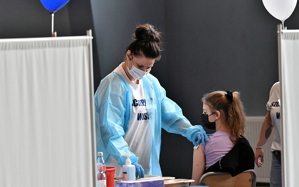 κορωνοϊός-εξίσου-μεταδοτικά-τα-παιδι-561396703