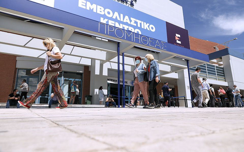 εμβολιασμός-σπάει-στα-δύο-η-ηλικιακή-ο-561385822