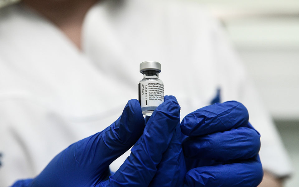 εμβολιασμός-ο-συνδυασμός-astrazeneca-και-pfizer-δημι-561414874