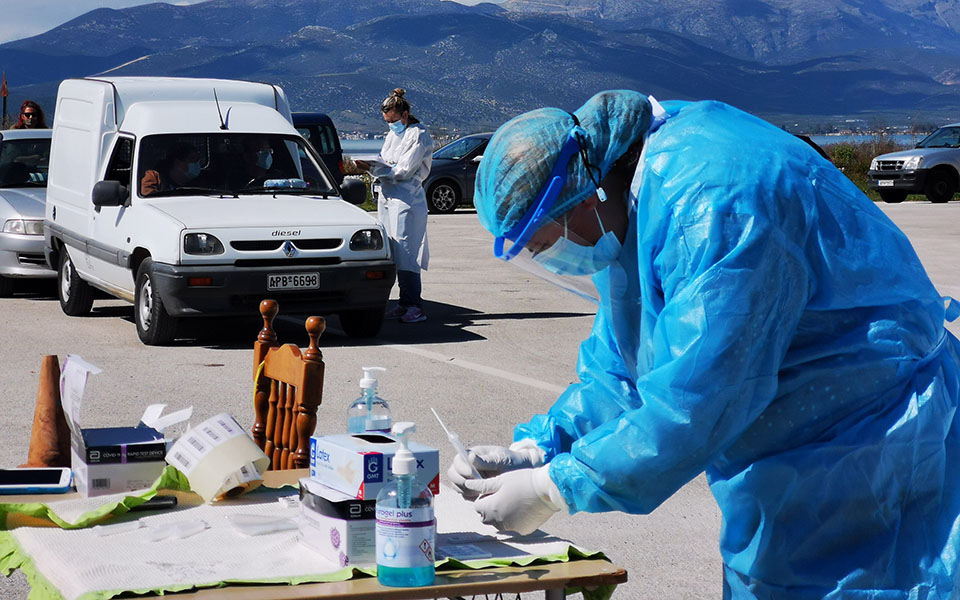 εμβολιασμοί-από-κινητές-ομάδες-σε-πλα-561416959