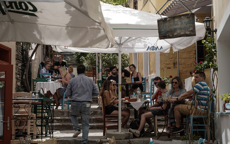 Προνόμια και αποκλεισμοί για επιτάχυνση των εμβολιασμών-1