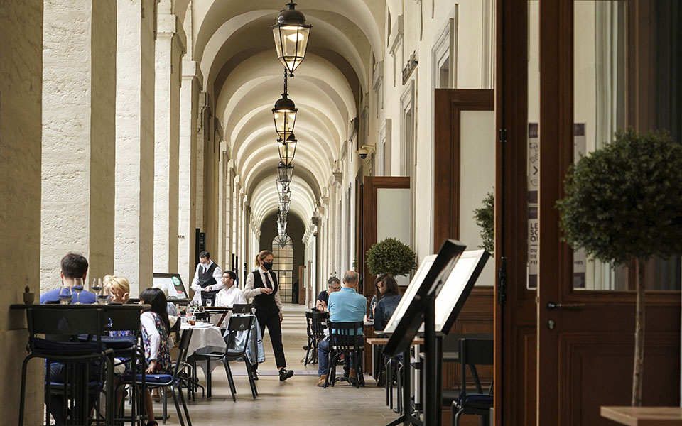 κορωνοϊός-εμβολιασμοί-και-βελτίωση-δ-561394624