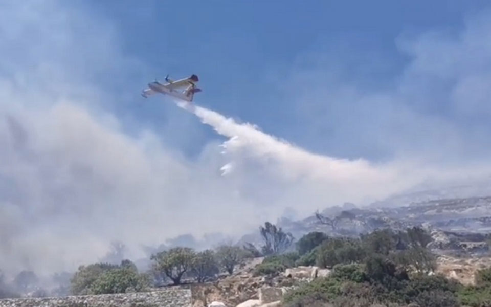 πυρκαγιά-στην-πάρο-ενισχύονται-οι-δυν-561414517